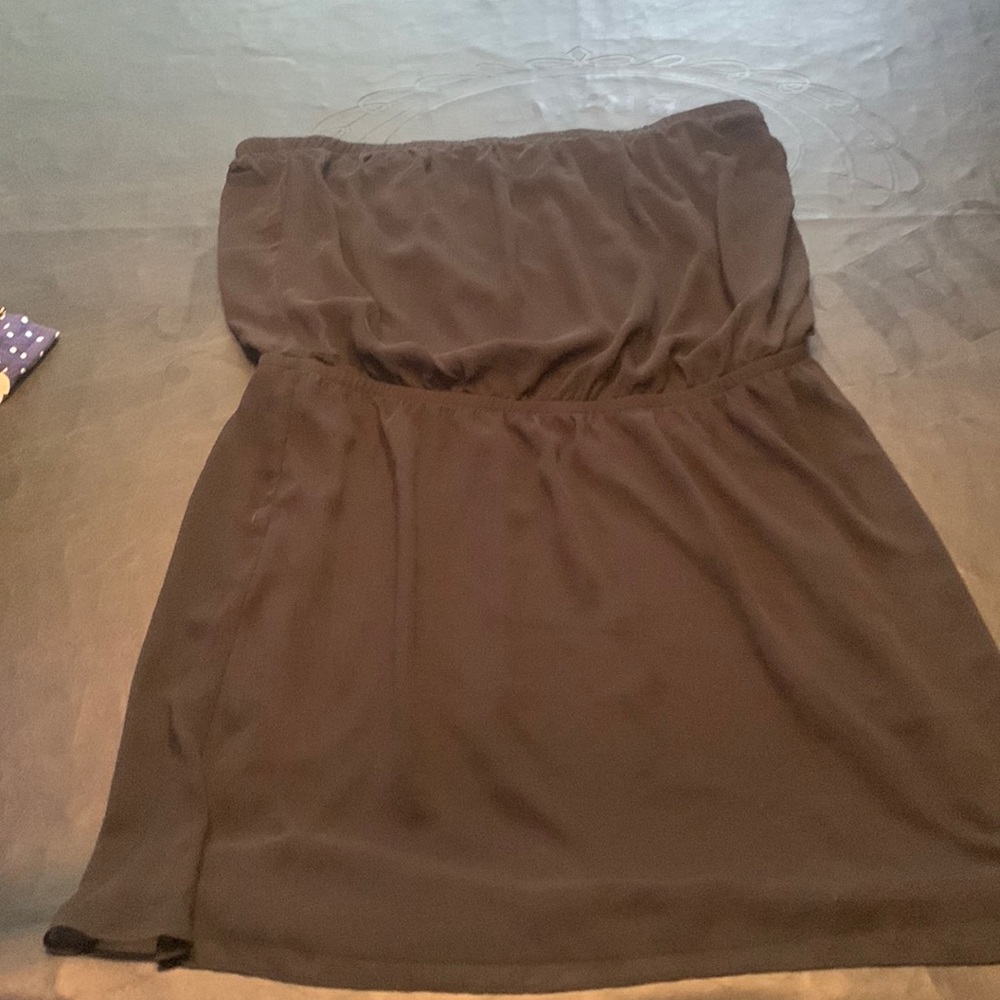 Express tube top style dress. Very light weight material. Lined.
